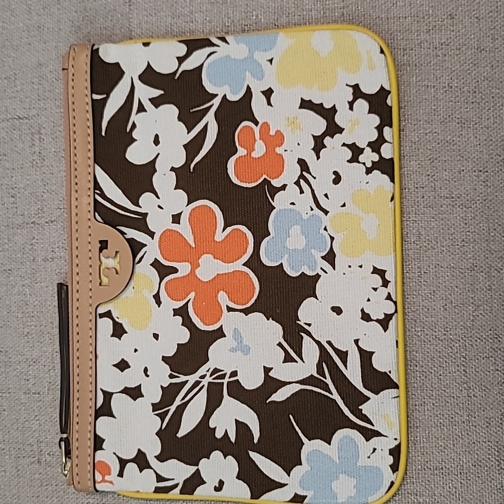 Tory Burch Makeup Bag - Picture 2 of 8